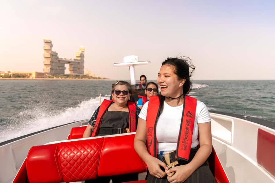 Dubai Marina: 1-Hour Luxury Sightseeing Speedboat Tour - Atlantis The Palm and the Royal Atlantis photo stop