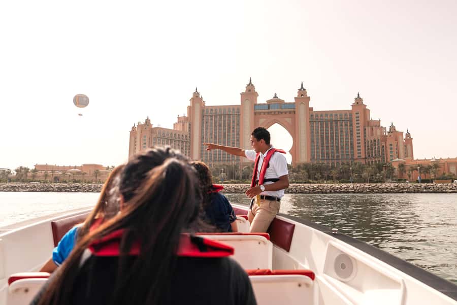 Dubai Marina: 1-Hour Luxury Sightseeing Speedboat Tour - Starting at Dubai Marina Yacht Club