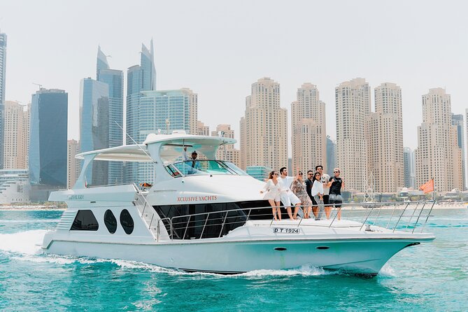 Dubai Marina 1hr Yacht tour with Drinks - When to go and how to plan the meeting point