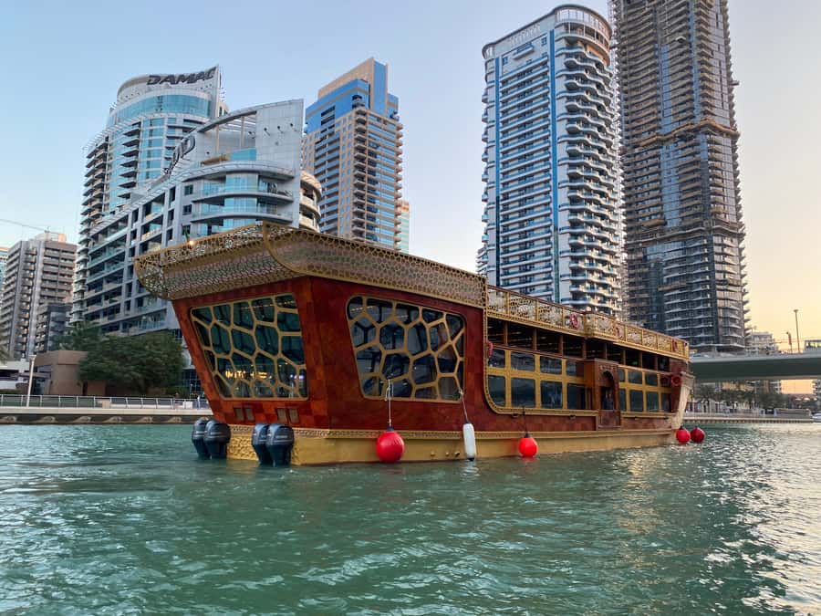 Dubai Marina: Dinner Cruise in a Traditional Boat - The two-hour route and its best views