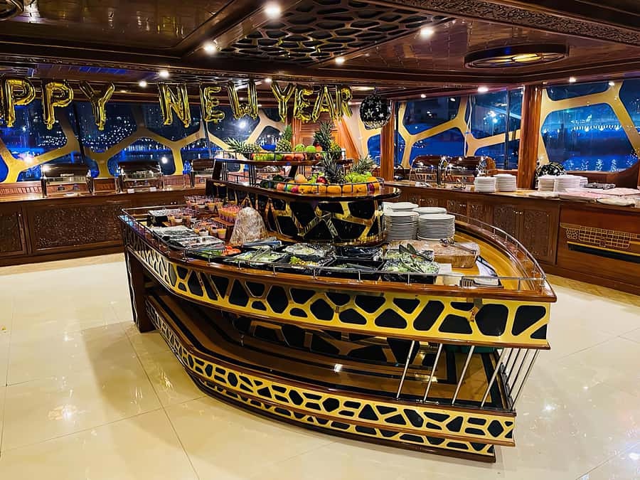 Dubai Marina: Dinner Cruise in a Traditional Boat - Buffet dinner: wide choice, uneven expectations