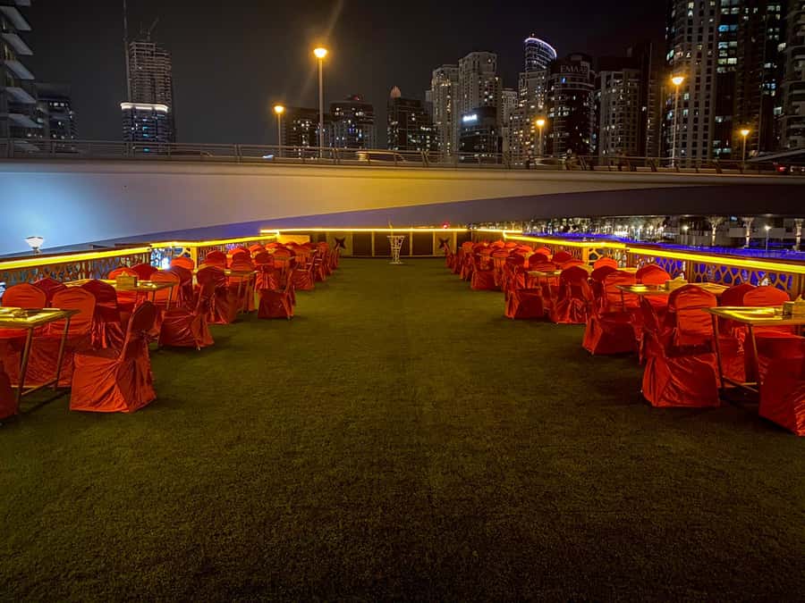 Dubai Marina: Dinner Cruise in a Traditional Boat - Soft drinks or an open bar