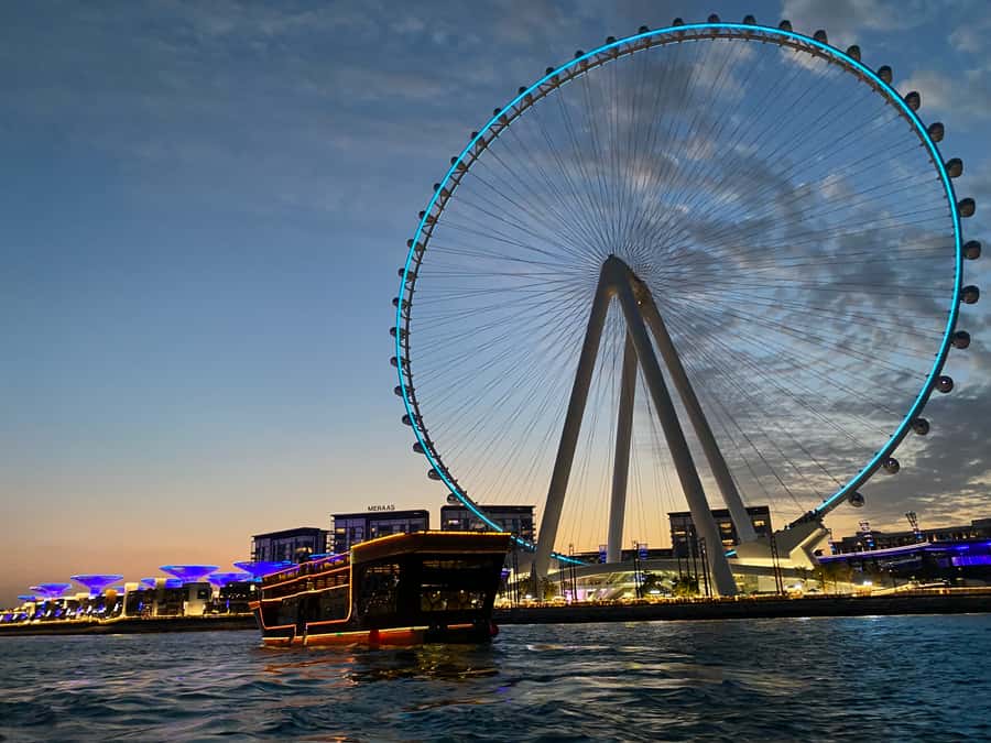 Dubai Marina: Dinner Cruise in a Traditional Boat - Red carpet, welcome drink, and a choice of decks