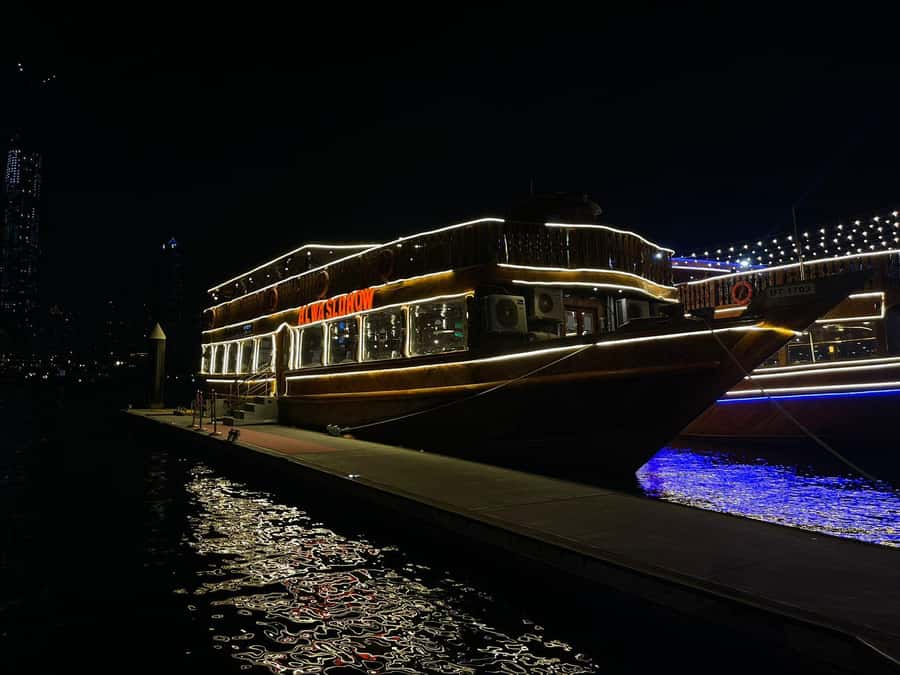 Dubai Marina Dinner Cruise with Live Entertainment(Al Wasl) - Is $40 a fair price?