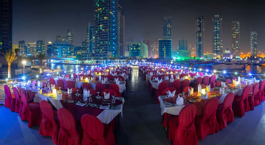 Dubai: Marina Luxury Dhow Dinner Cruise - A two-hour route through Dubai Marina