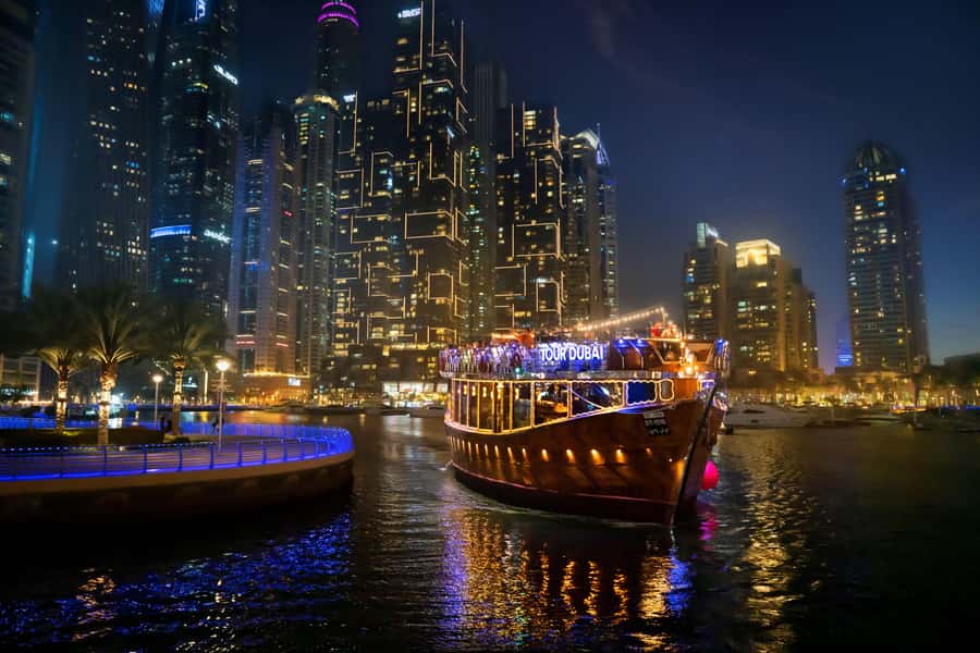 Dubai: Marina Luxury Dhow Dinner Cruise - What dinner is really like