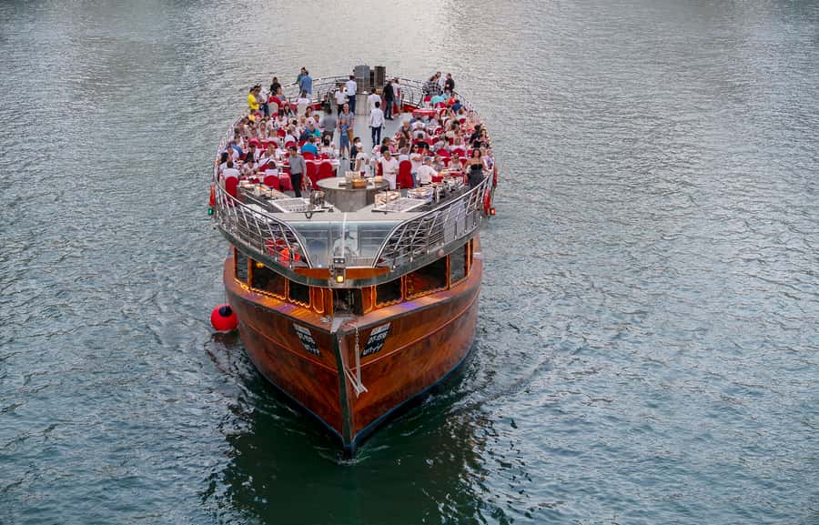 Dubai: Marina Luxury Dhow Dinner Cruise - Who will enjoy this cruise most?