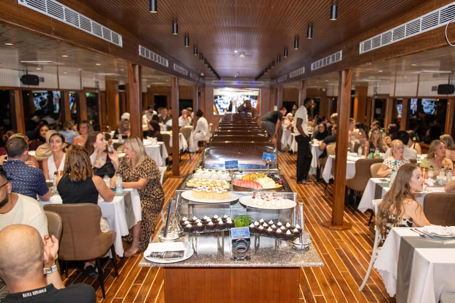 Dubai Marina: Luxury Dinner Cruise, Live Show, Open Bar & DJ - Tanura dance, live singing, and the DJ