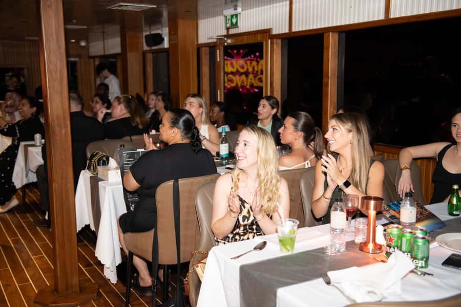 Dubai Marina: Luxury Dinner Cruise, Live Show, Open Bar & DJ - Service and the human touch
