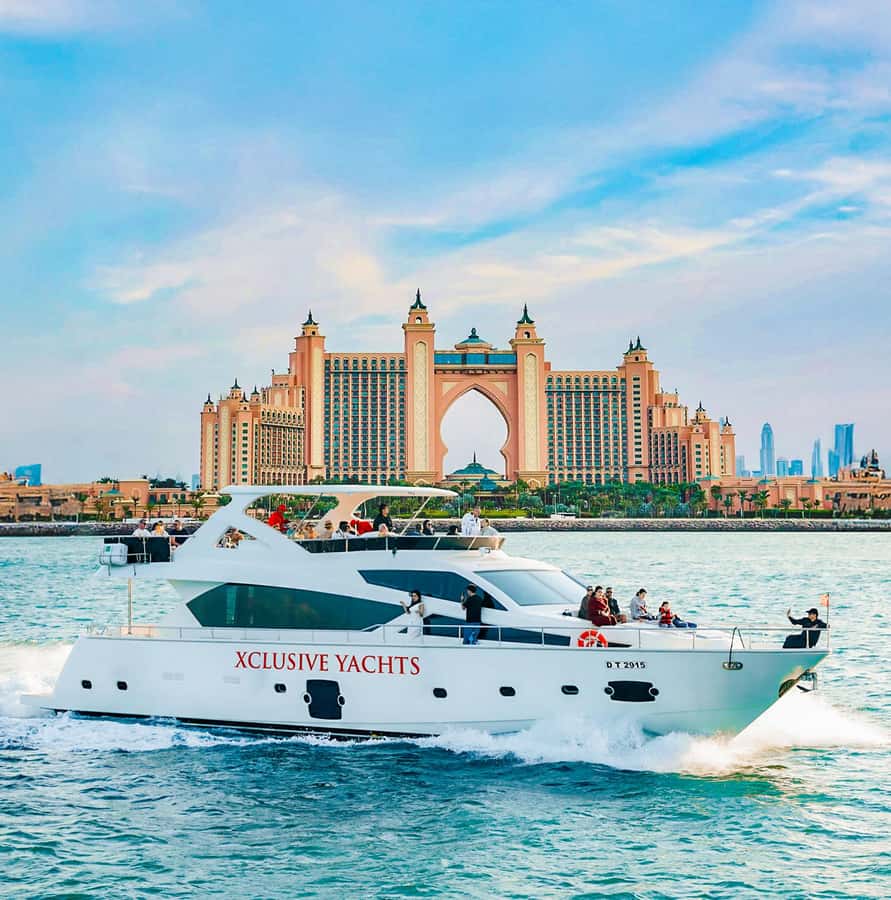Dubai Marina: Luxury Yacht Tour with Breakfast or BBQ Option - Why Dubai looks better from a yacht