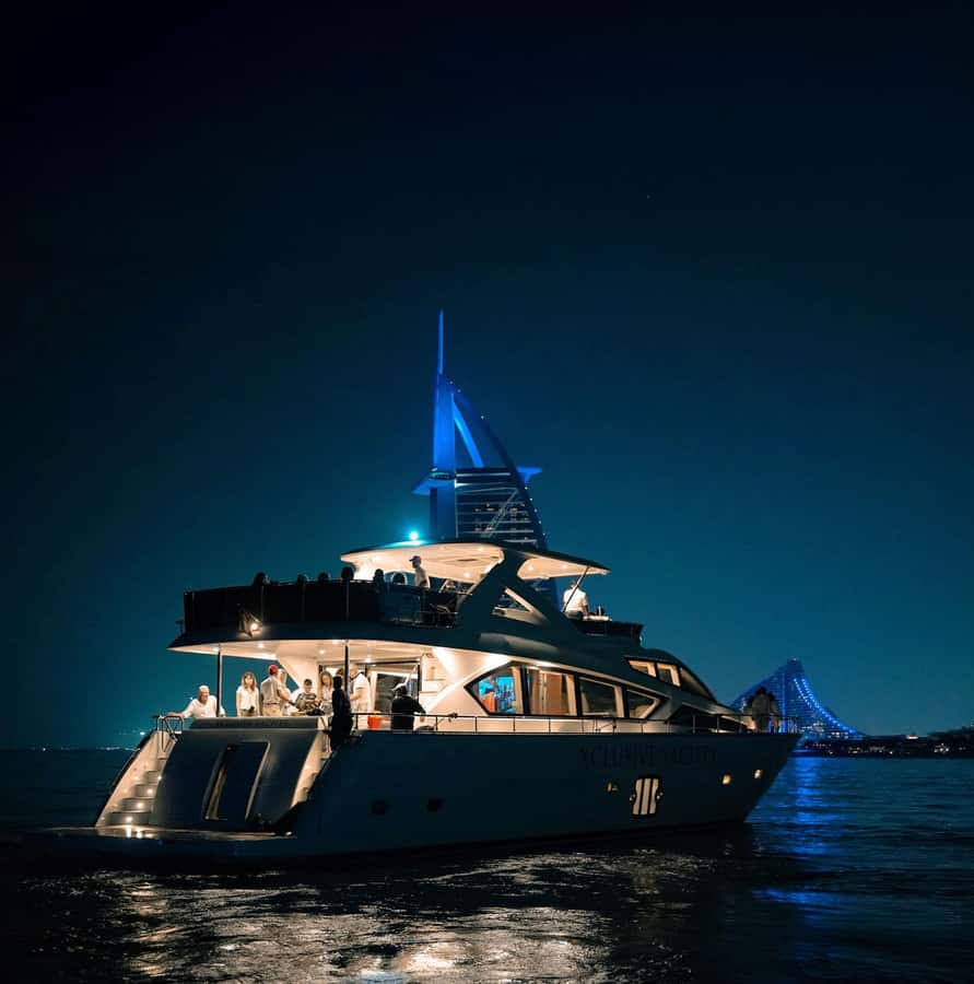 Dubai Marina: Luxury Yacht Tour with Breakfast or BBQ Option - Ain Dubai, JBR, and Dubai Harbour