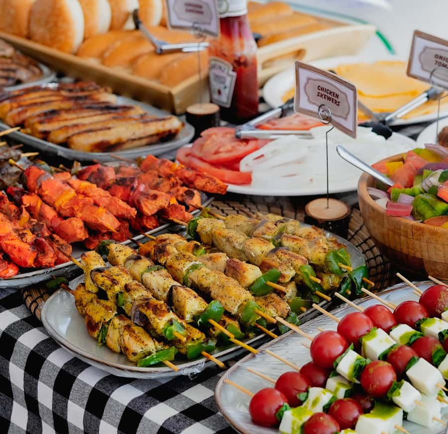 Dubai Marina: Luxury Yacht Tour with Breakfast or BBQ Option - Who should book this cruise?