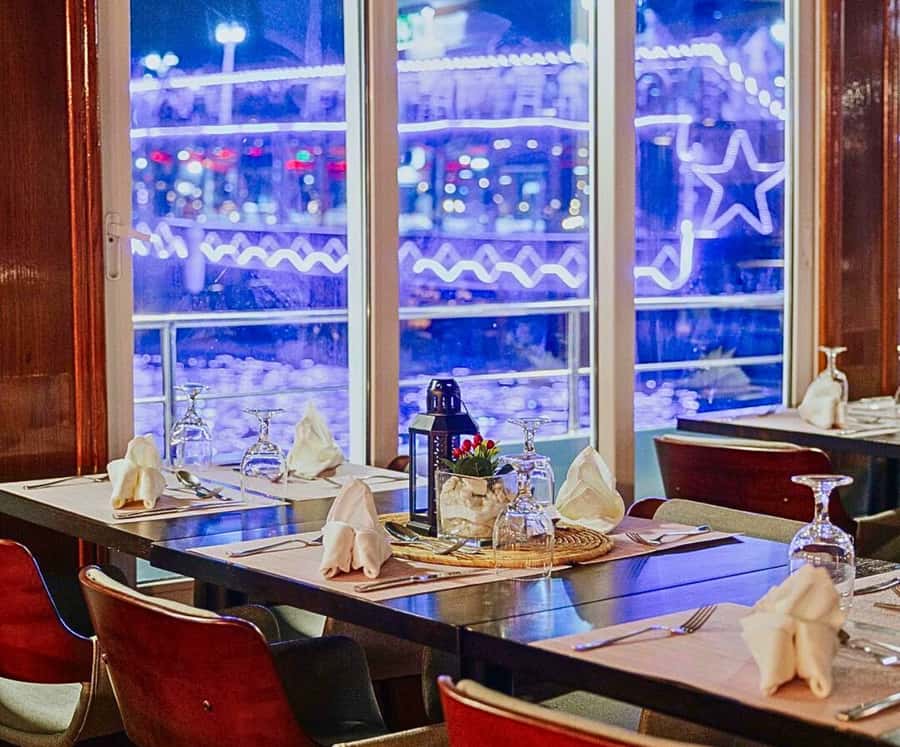 Dubai: Marina Premium Dinner Cruise with Unlimited Drinks - Unlimited soft drinks and costly alcohol