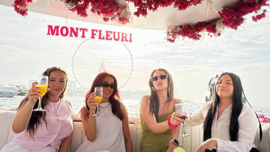 Dubai Marina: Private Boat Tour with Flower - French brunch and what to clarify