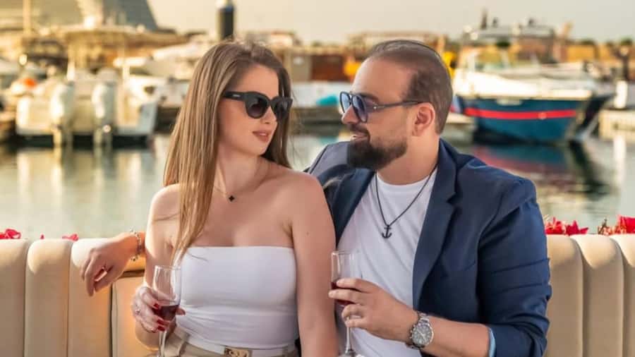 Dubai Marina: Private Boat Tour with Flower - The private price and who gets good value