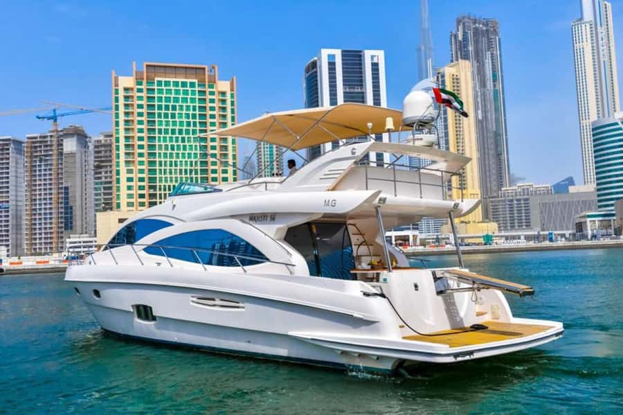 Dubai: Marina Private Luxury Yacht Tour - A Private Start at Dubai Marina