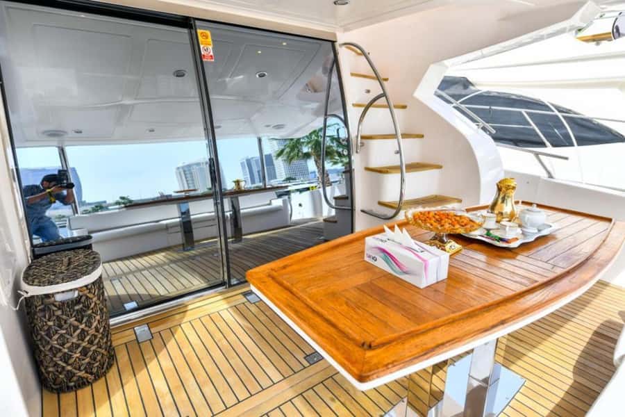 Dubai: Marina Private Luxury Yacht Tour - The Swim Stop Near JBR and the Lagoon