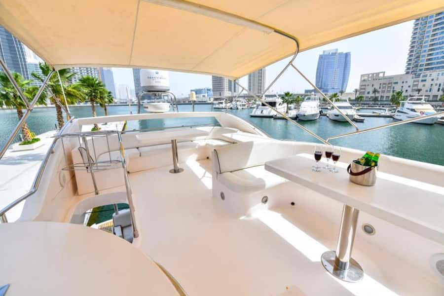 Dubai: Marina Private Luxury Yacht Tour - Choosing Between Daylight and Evening