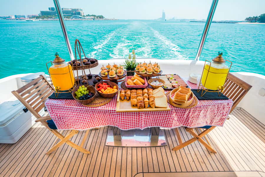 Dubai: Marina Sightseeing on Yacht with Breakfast - Key points to know before booking
