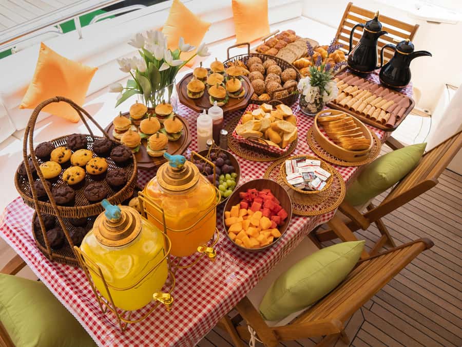 Dubai: Marina Sightseeing on Yacht with Breakfast - Breakfast with Dubai’s skyline all around you