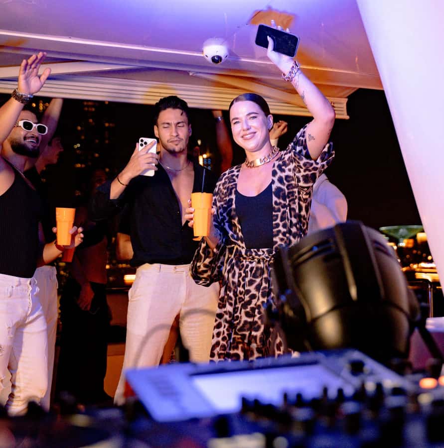 Dubai: Marina Yacht Party with BBQ, Unlimited Drinks and DJ - Arriving at Xclusive Yachts