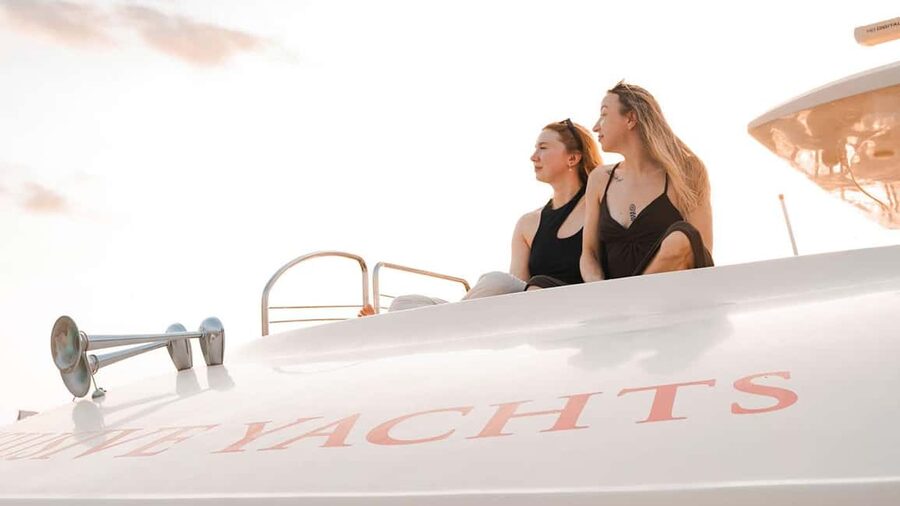 Dubai Marina Yacht Tour: Ain Wheel, JBR & Harbour in 1 Hour - Best time and practical comfort tips