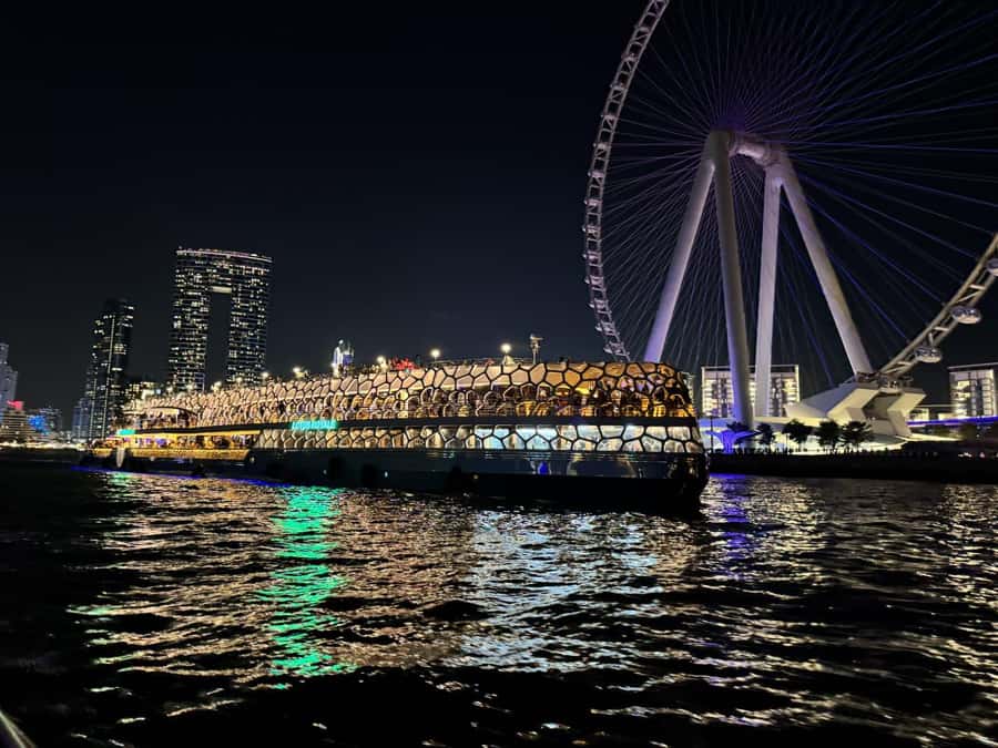 Dubai: Mega Yacht Dinner Cruise with Buffet - Standard or VIP: the choice that matters most