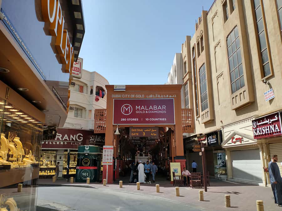 Dubai: Old to New Dubai Private Half-Day Sightseeing Tour - Gold Souk and Spice Souk shopping