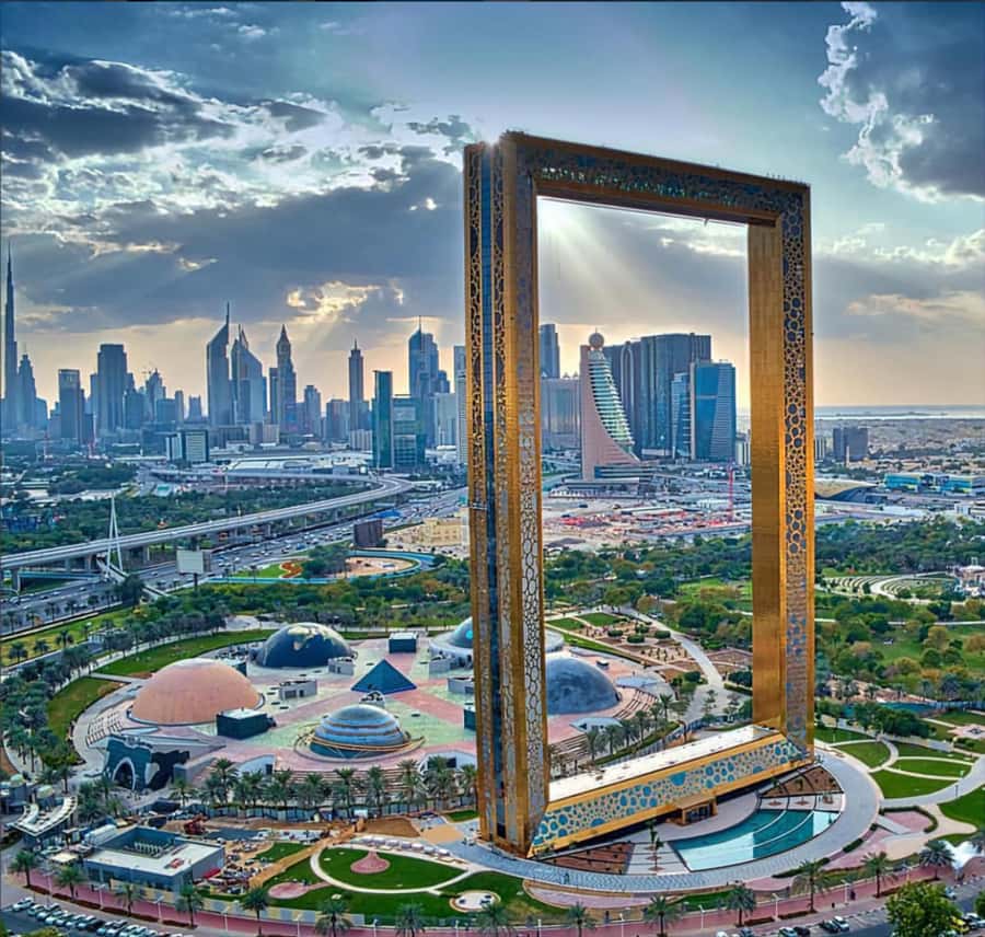 Dubai: Old to New Dubai Private Half-Day Sightseeing Tour - Palm Jumeirah and the first taste of modern Dubai