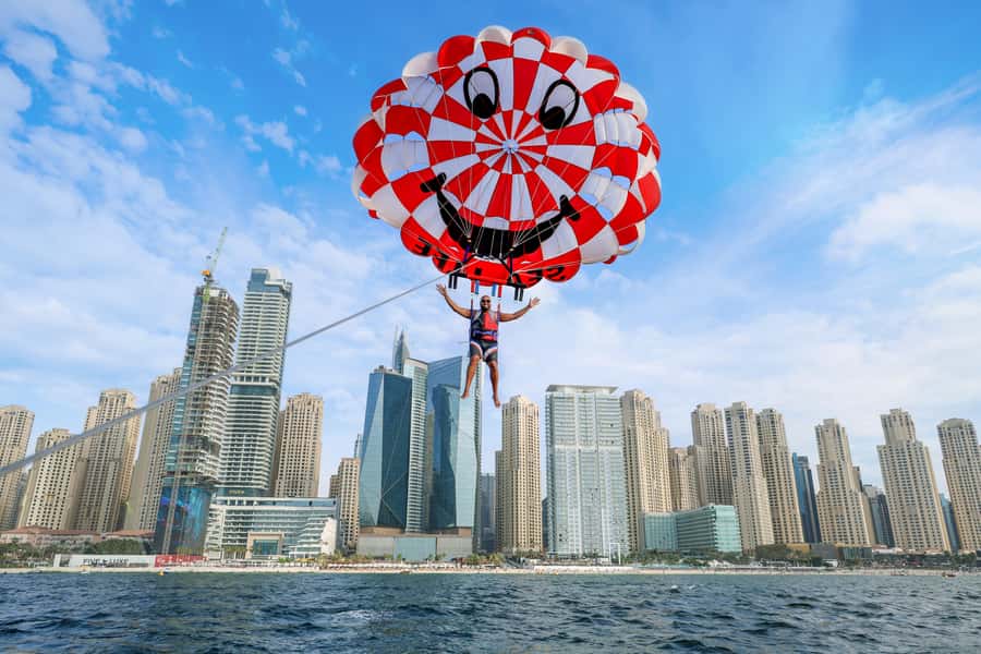 Dubai: Palm View and JBR View Parasailing Experience - Takeoff, flight, and landing from the boat