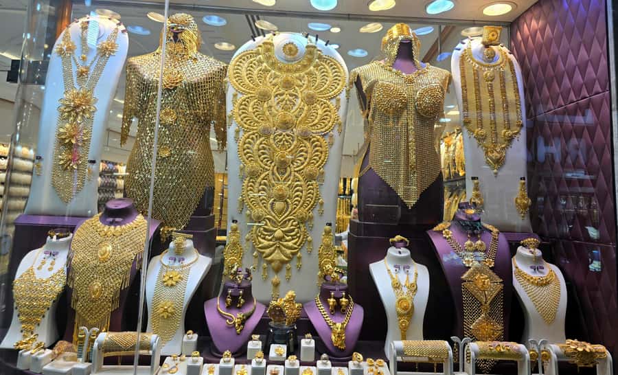 Dubai: Premium Old Town, Street Food, Souks & Boat Ride Tour - Al Souq Al Kabeer and the route to the creek
