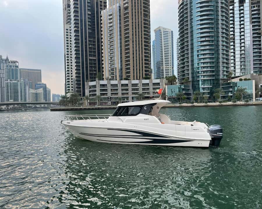 Dubai: Private Boat Cruise from Dubai Marina - How the crew affects the experience