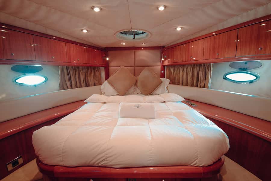 Dubai: Private Boat Cruise from Dubai Marina up to 12 people - Palm Jumeirah and Atlantis