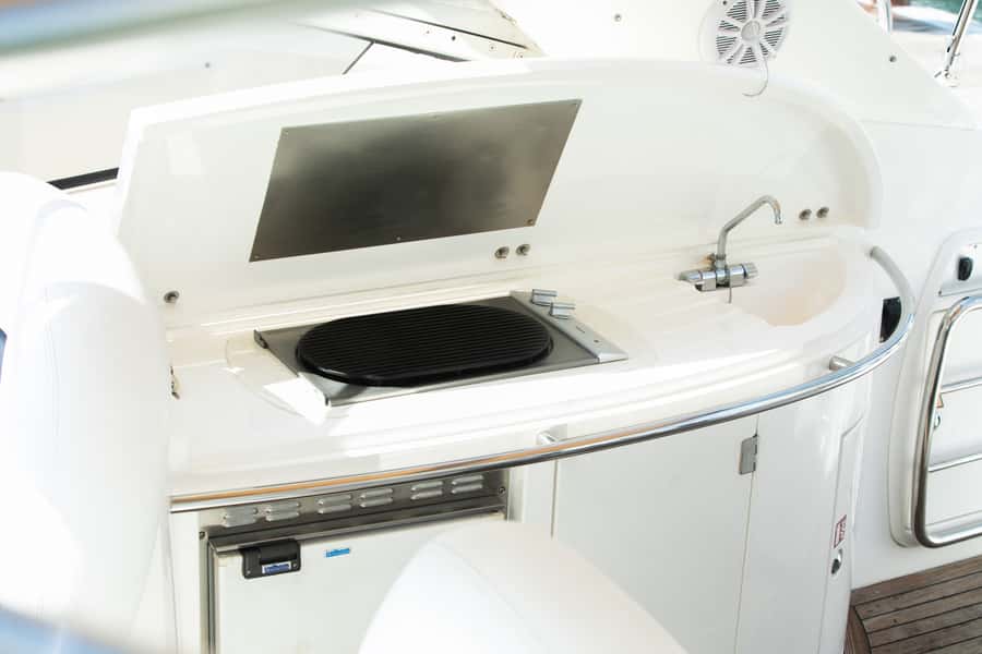 Dubai: Private Boat Cruise from Dubai Marina up to 12 people - Zabeel Palace and the Burj Al Arab