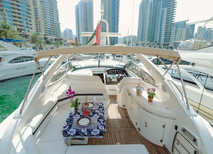 Dubai: Private Boat Cruise from Dubai Marina up to 12 people - Jumeirah Beach Residence and Bluewaters Island