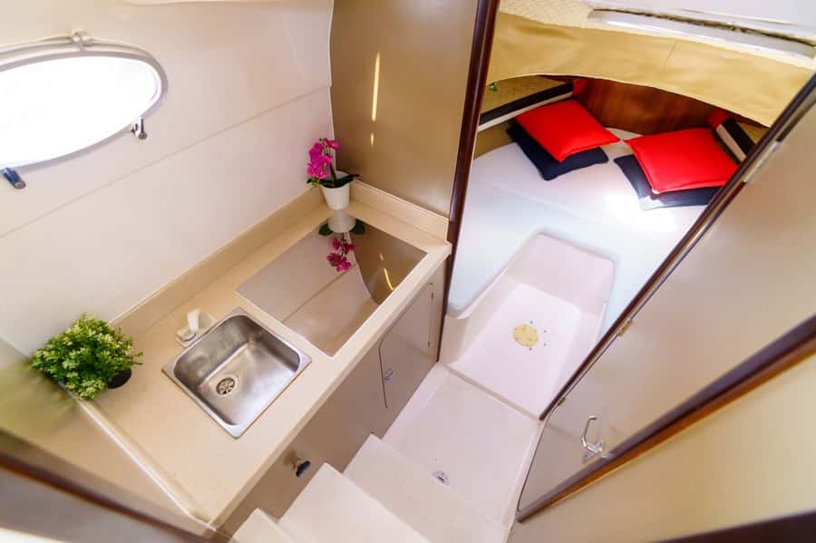 Dubai: Private Coastline Landmarks Mini-Yacht Tour - Atlantis at the end of the Palm