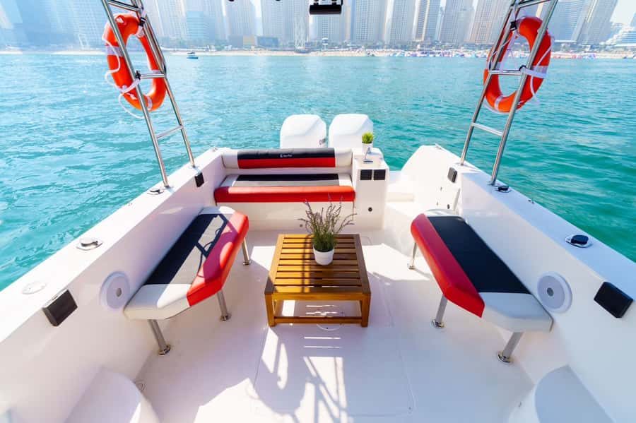 Dubai: Private Coastline Landmarks Mini-Yacht Tour - Finding the marina meeting point