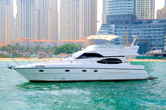 Dubai: Private Luxury Cruise on a Stylish 50ft Yacht - Choosing between Burj Al Arab and Atlantis The Palm