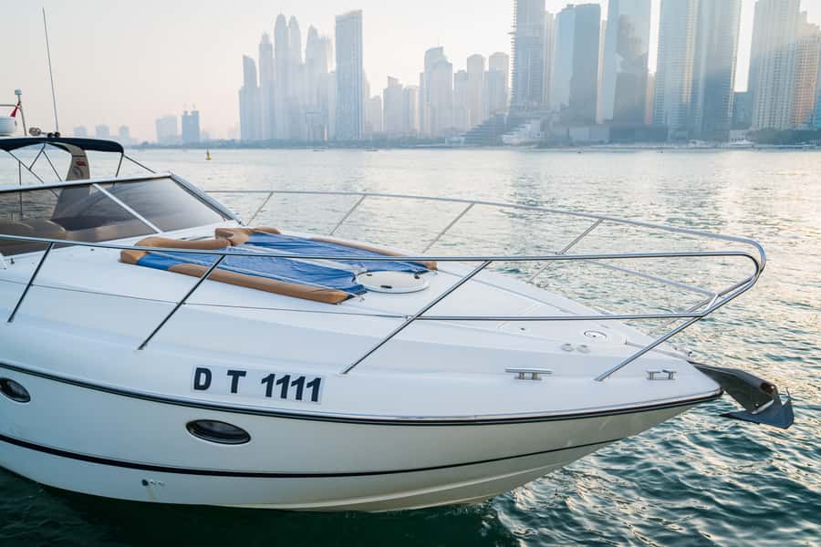 Dubai: Private Luxury Everest Yacht Cruise from Dubai Marina - Burj Al Arab and the swim stop