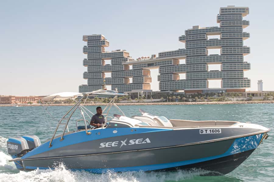 Dubai: Private Luxury Night Boat Tour - Leaving the marina and finding your view