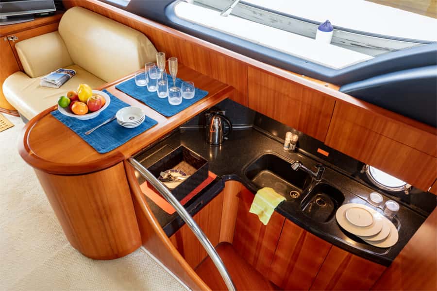 Dubai: Private Luxury Yacht Cruise for up to 20 People - What the yacht setup means for your day
