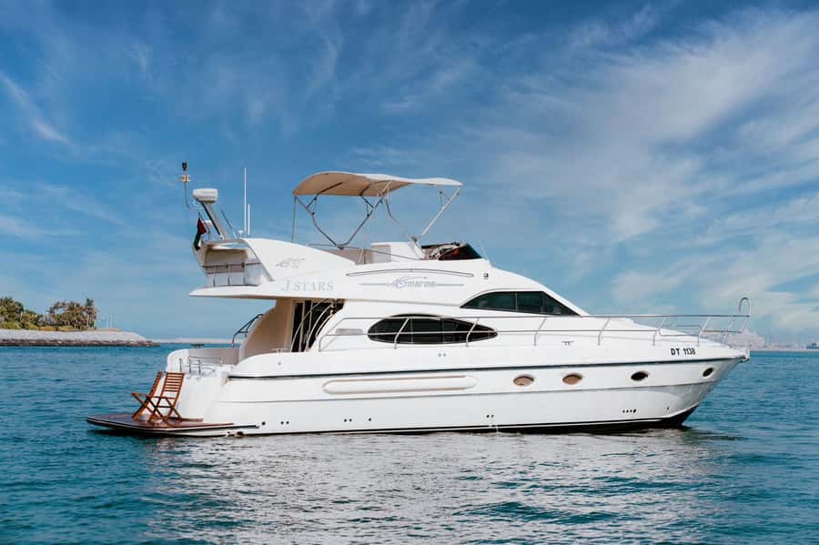 Dubai: Private Luxury Yacht Tour on a 50-Foot Yacht - What the private yacht experience feels like