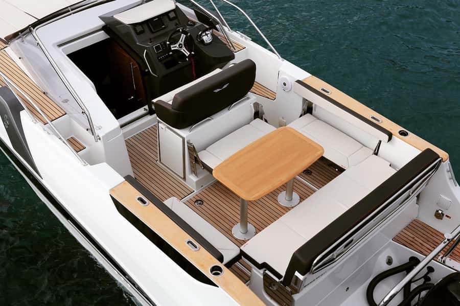 Dubai: Private Sea Escape Cruise - Swim, Tan & Sightsee - What the captain adds to the experience