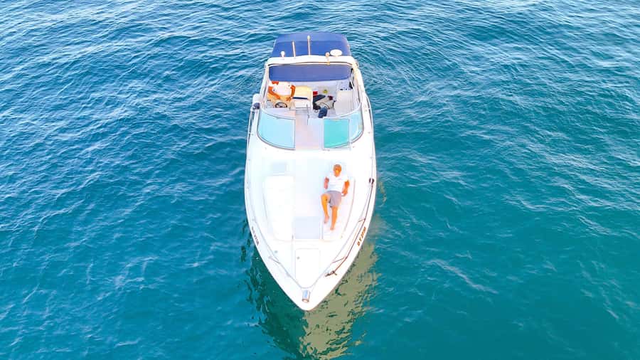 Dubai: Private Yacht Cruise for Unforgettable Memories - Meeting the captain at Dubai Harbour
