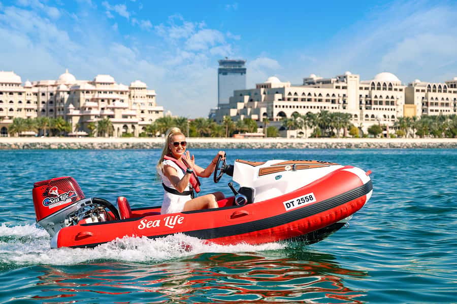 Dubai: Self-Drive Boat Experience for 1 or 2 People - What the guide adds to the experience
