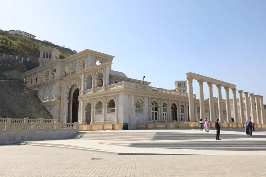Dubai: Sheikh Zayed Mosque, Fujairah and Khorfakkan Tour - Najd Al Maqsar and the changing access question