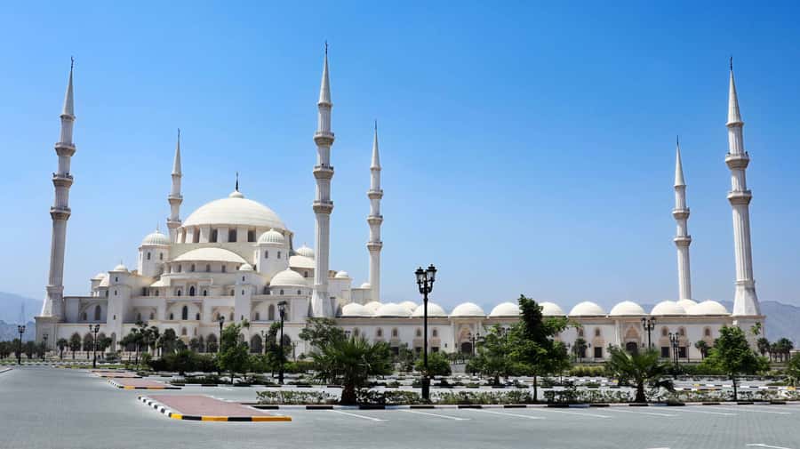 Dubai: Sheikh Zayed Mosque, Fujairah and Khorfakkan Tour - Is $438 good value for up to three people?
