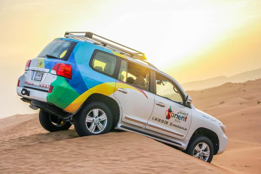 Dubai Sunrise Desert Camel Trek with Breakfast - Breakfast in an Arabian-style setting