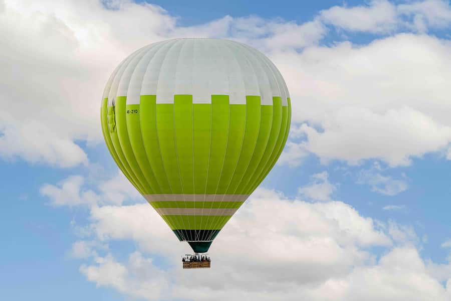 Dubai: Sunrise Hot Air Balloon Ride with Transfers - Sunrise above the red dunes