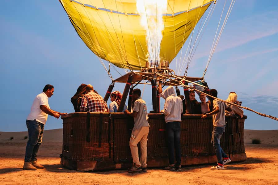 Dubai: Sunrise Hot Air Balloon Tour Over the Desert - Key points at a glance